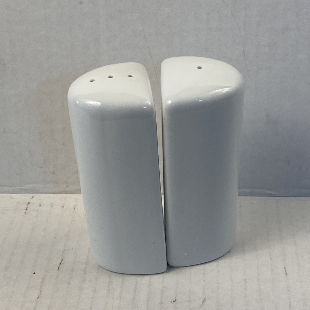 đ
șCERAMIC salt and pepper, shakers white minimalist classic mod clean lines - Picture 2 of 5